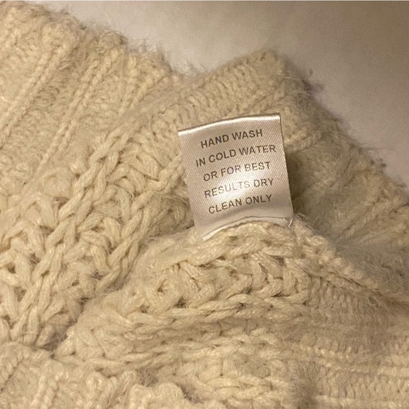 Jodifl Women’s Large Cream and Black Long Sleeve Sweater - Picture 8 of 8